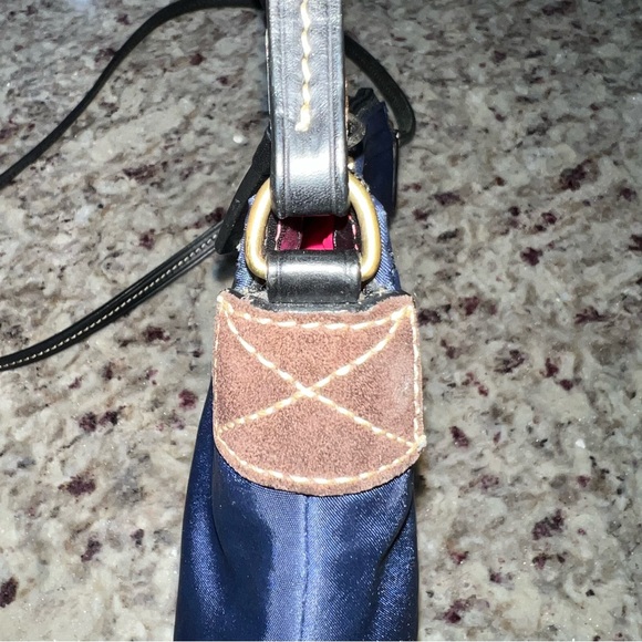 PRISTINE Dooney & Bourke Nylon Navy adjustable Crossbody - Picture 11 of 16